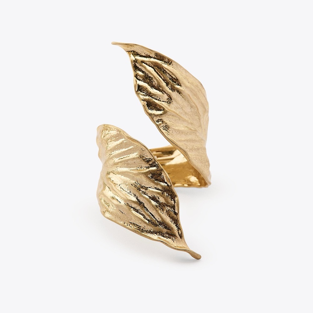 NWOT Zara Gold Metal Leaf Bracelet